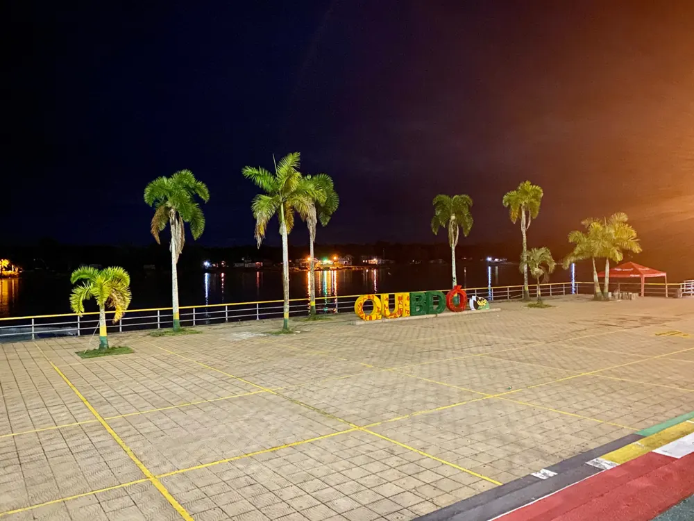 Malecón de Quibdó de noche